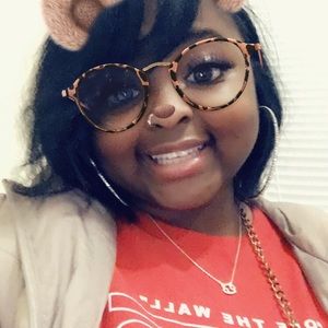 Meet your Posher, Karon